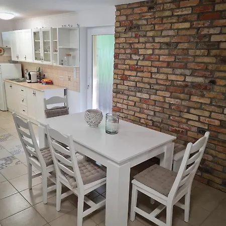Varazslakos Tanya Apartment Soltvadkert