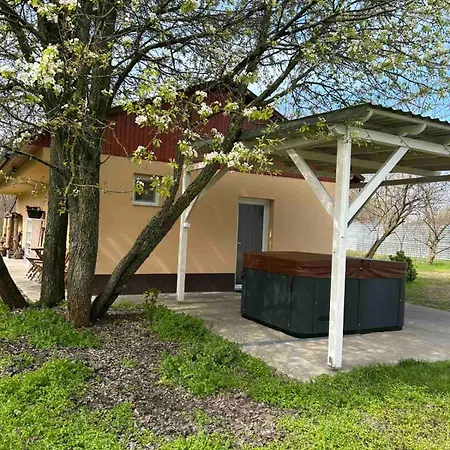 Varazslakos Tanya Apartment Soltvadkert