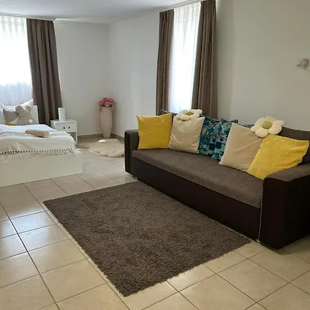 Varazslakos Tanya Apartment Soltvadkert