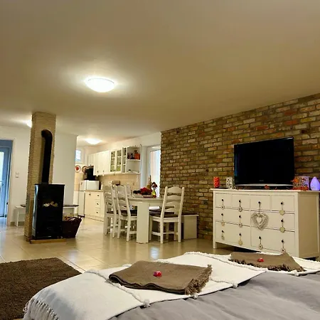 Varazslakos Tanya Apartment *