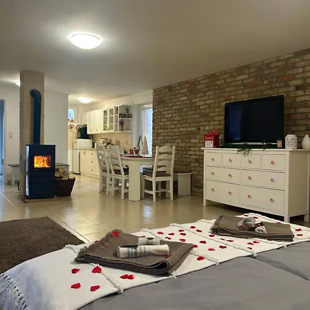 Διαμέρισμα Varazslakos Tanya