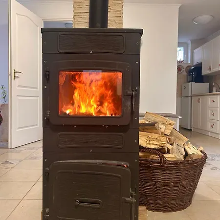 Varazslakos Tanya Διαμέρισμα Soltvadkert